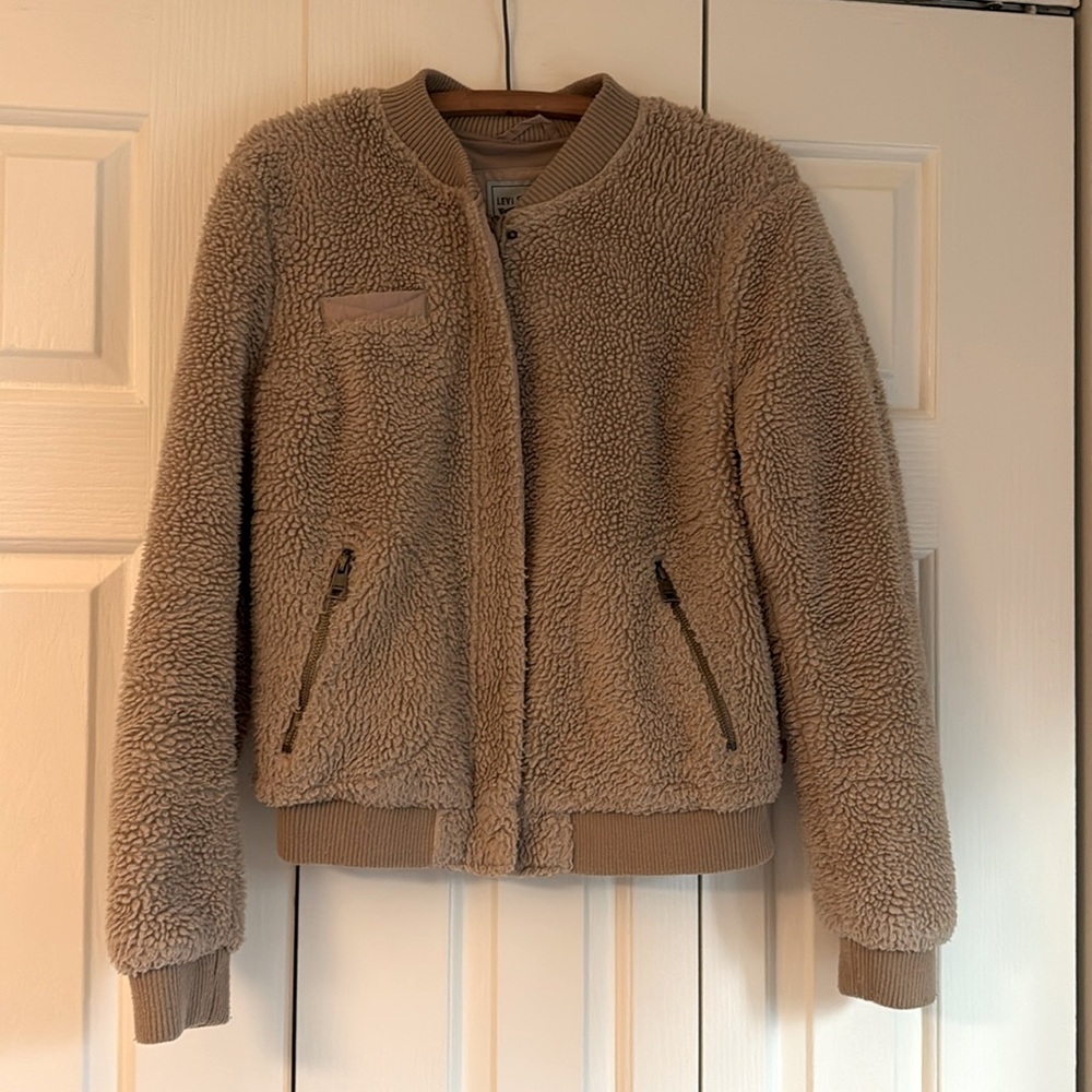 Cozy and cute Levi’s fuzzy bomber jacket. Women’s size Small.